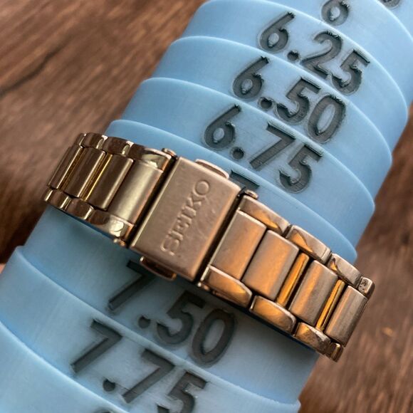 Seiko IN00-0ZF8 gold and silver tone Women's Watch New Battery Working - Picture 6 of 10